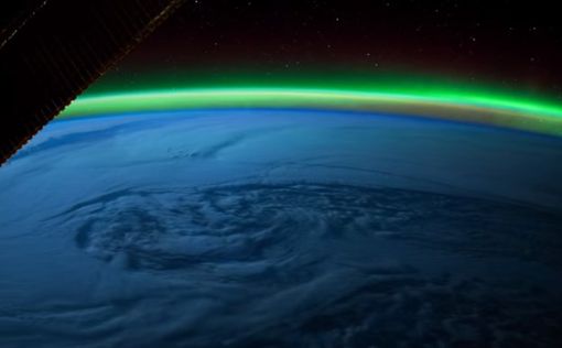 NASA сняли на видео полярное сияние из космоса
