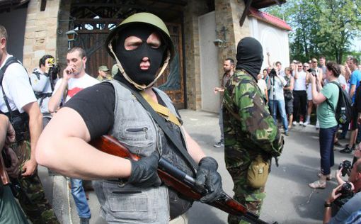 Боевики остановили "народ ДНР" у резиденции Ахметова