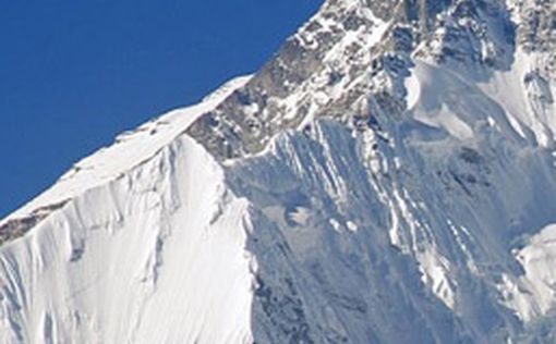 На горе Канченджанга погибли два индийских альпиниста