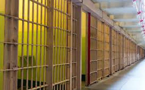 Сутенерство в тюрьме: надзирательницу вызвали на допрос