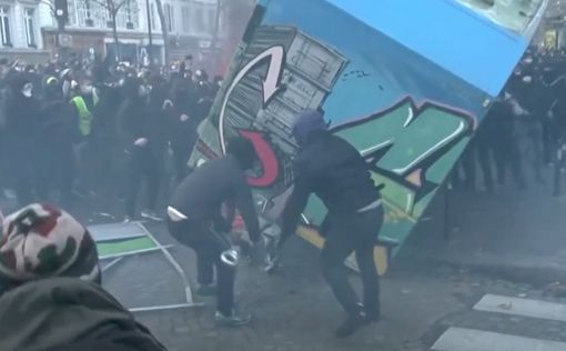 В Париже вспыхнули беспорядки на акции протеста