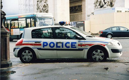 Франция наймет 2600 полицейских для борьбы с террором