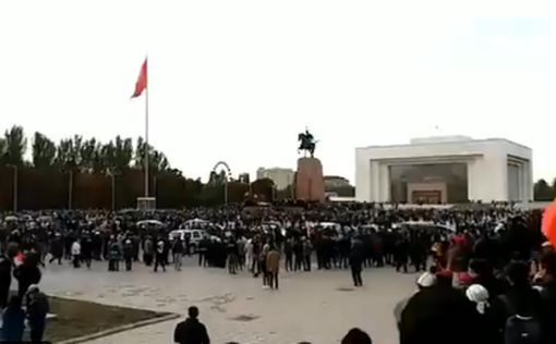 Хаос в Киргизии: в Бишкеке ввели режим ЧП