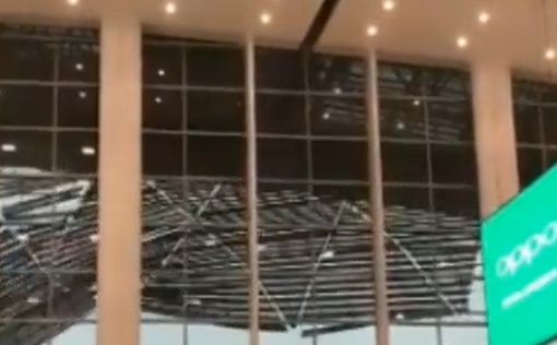 "Конец света": ветер снес крышу аэропорта