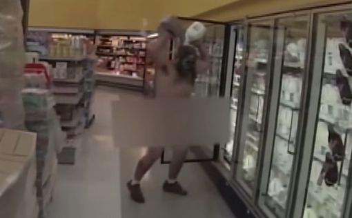 Голый мужчина принял в супермаркете молочный душ