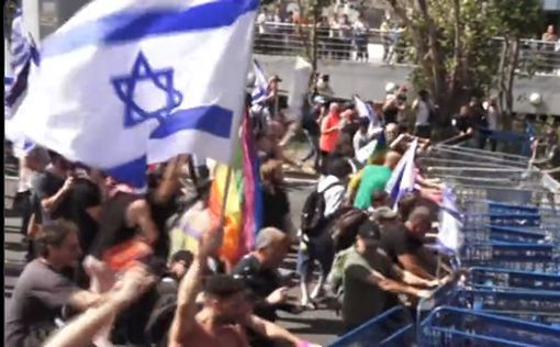 Резервисты протестуют возле музея в Тель-Авиве