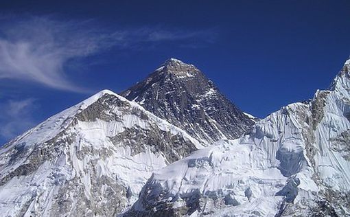 Непал выдал рекордное количество разрешений на восхождение на Эверест