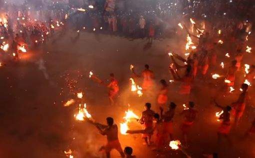 Индуисты ярко отметили праздник огня
