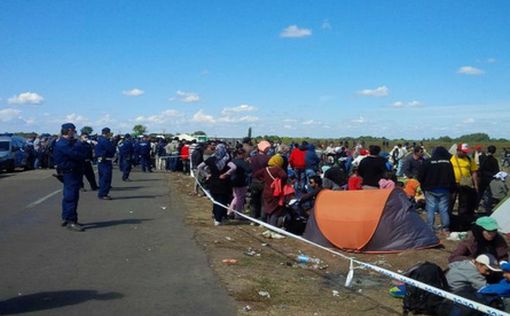 Более 100 мигрантов прорвались из Италии во Францию