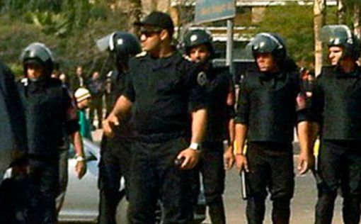 Туристов в Каире "обстреляли" петардами и салютами