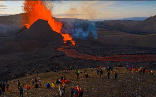 Возле международного аэропорта Кефлавик в Исландии снова проснулся вулкан