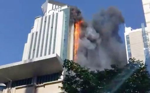 Мощнейший пожар в 150-метровом небоскребе