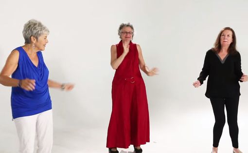 Американских бабушек научили танцевать секси-танец