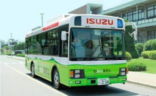 В Японии поехал автобус на топливе из водорослей