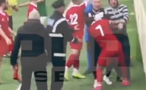 Футболист из Мальты получил желтую карточку и избил судью