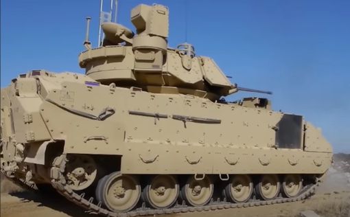 В США показали отправку десятков БМП Bradley в Украину – видео