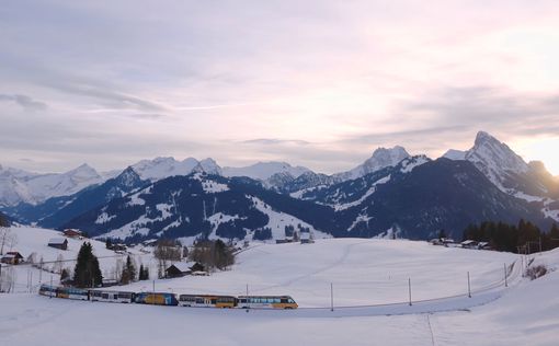 8 человек стали жертвами снежных лавин в швейцарских Альпах