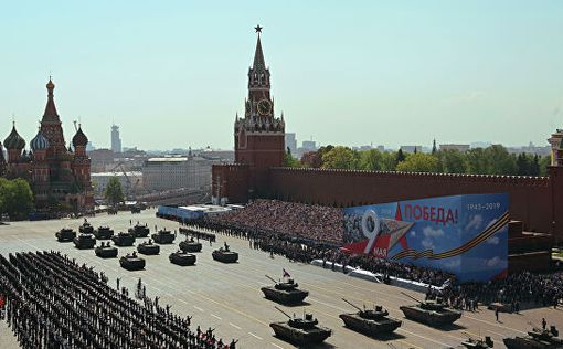 Зеленского не пригласили на парад Победы в Москве