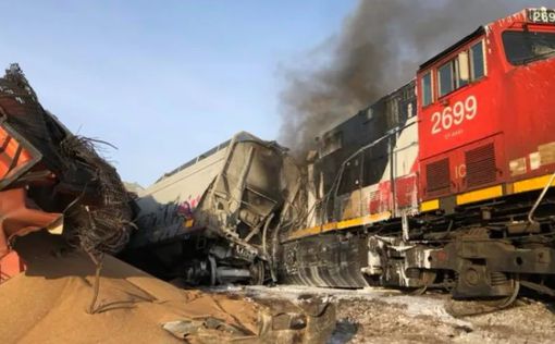 В Канаде товарный поезд потерпел крушение и загорелся