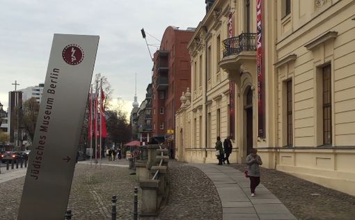 Директор Еврейского музея в Берлине уходит из-за критики