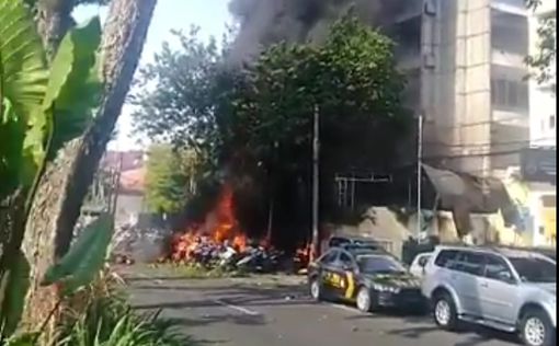 Взрывы в Индонезии устроила семья с детьми