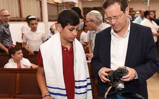 Глухим израильским детям устроили церемонию бар и бат-мицвы