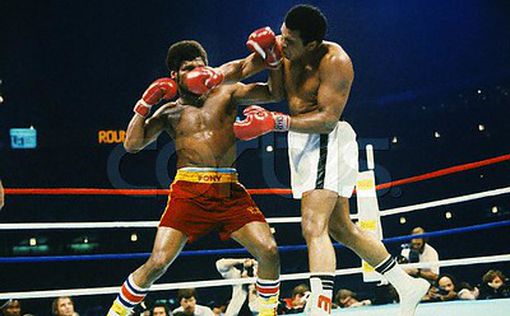 Умер боксер победивший великого Мухаммеда Али | Фото: AFP
