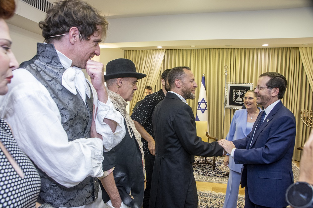 Президент Израиля с супругой принимали в гостях театр «Гешер»