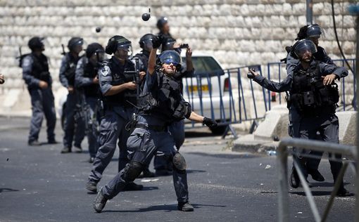 Иерусалим: Арабская молодежь бросала камни в полицейских