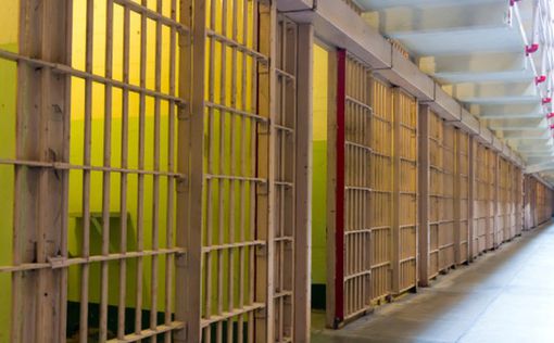 Тюрьма "Кациот": в крыле ФАТХа конфисковали ножи и телефоны