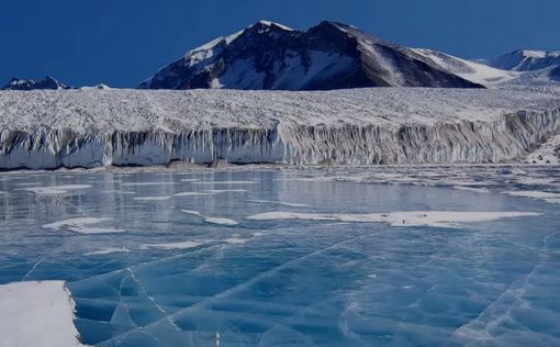 В Антарктиде нашли гигантскую загадочную дыру