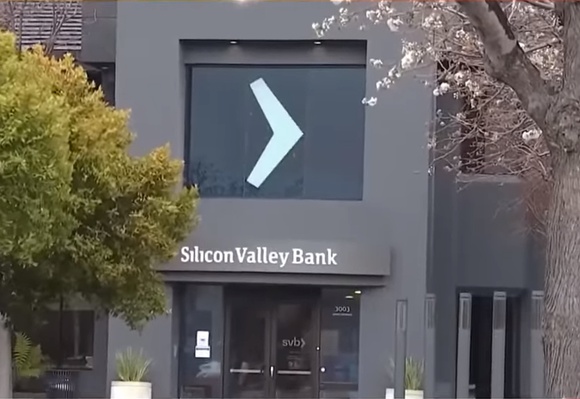 Крупнейший банк хай-тека Silicon Valley Bank  лопнул