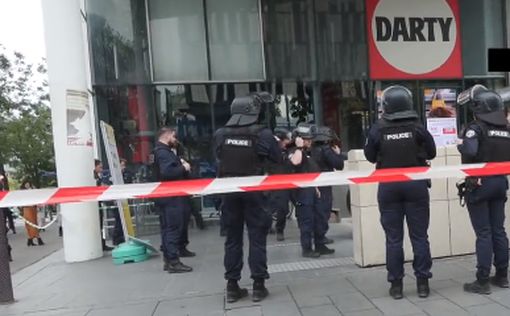 Террористка грозилась подорваться в Париже: ее застрелили