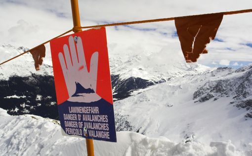 В Альпах лавина погребла под собой 6 горнолыжников
