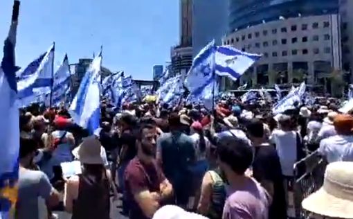 Антиправительственный марш в Тель-Авиве: тысячи людей блокируют дороги