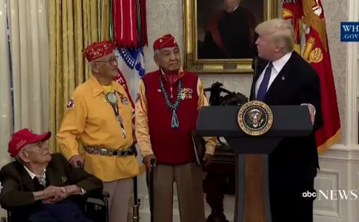 Трамп пошутил над Покахонтас во время приема индейцев 