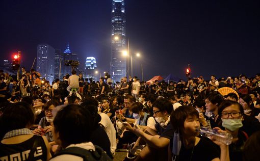 Глава Гонконга готов к переговорам с протестующими