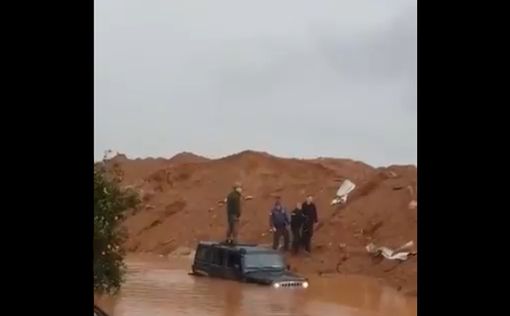 Видео: Солдата ЦАХАЛа спасли из утонувшего джипа