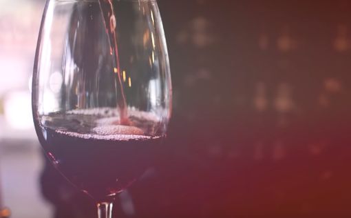 Трамп вновь пригрозил пошлинами на французское вино