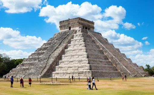 В Мексике найдено табло для игры в мяч, которому более 1000 лет