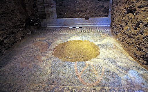 В гробнице обнаружена мозаика IV века до н.э.