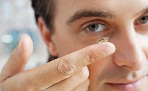 Google запатентовал микрокамеры в контактных линзах