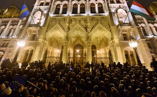 Венгрия: состоялась акция протеста против коррупции
