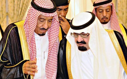 Помощник короля Саудовской Аравии дал пощечину журналисту