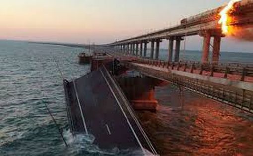 Британская разведка: РФ защитила Крымский мост баржами