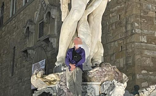 Турист повредил знаменитый фонтан Нептуна во Флоренции, делая селфи