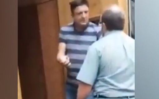 В здании Кабмина Украины мужчина угрожает взорвать гранату