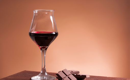 Шоколад и вино помогают скинуть лишние килограммы