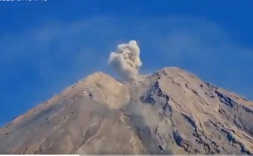 В Индонезии активизировался вулкан Семеру: первое видео