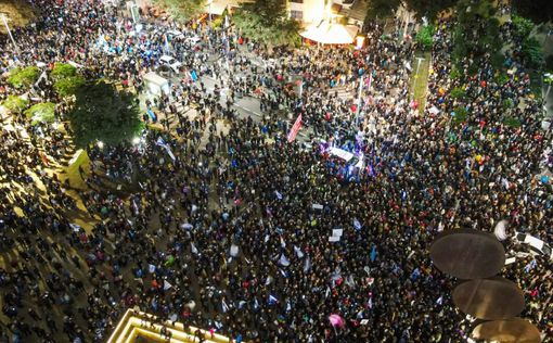 Оценка полиции: в протестах участвуют уже 50 000 человек